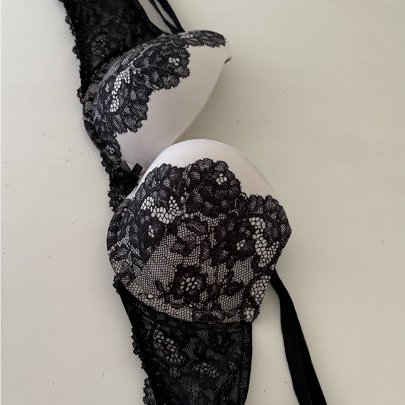 Victoria's Secret Black and White Lace Bra - Picture 1 of 3